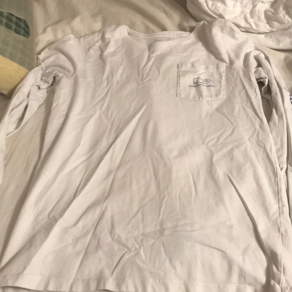 White vineyard vines shirt